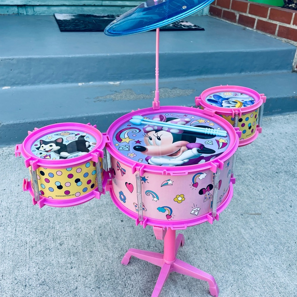 🤘 Disney Junior Drum Set with 3 drums, cymbal, drumsticks, and stand 🥁
